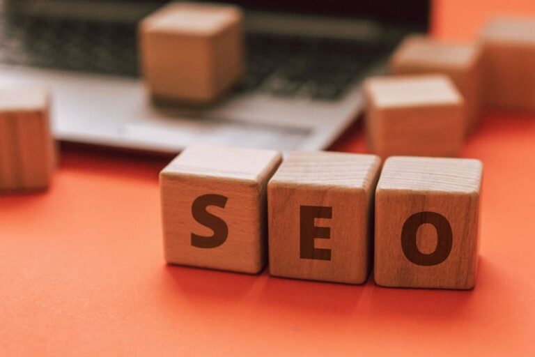 מדריך מקצועי לבניית אסטרטגיית SEO ארוכת טווח: צעדים ותובנות